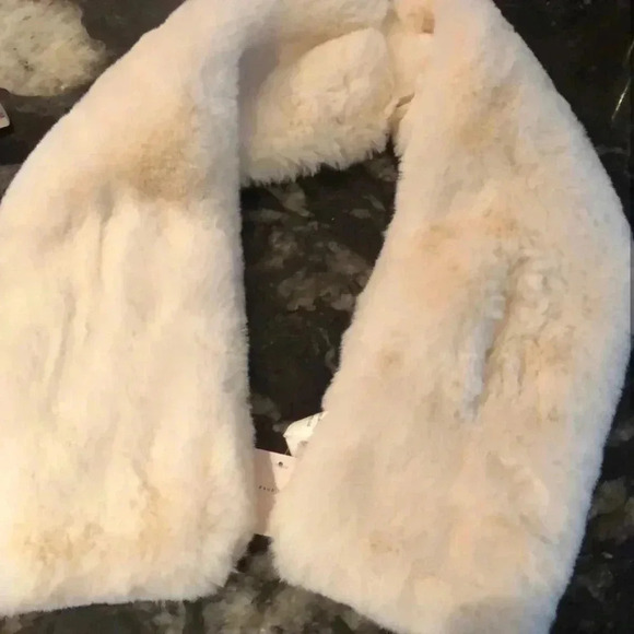 LC Lauren Conrad Faux Fur Ivory Stole Scarf - Picture 9 of 9